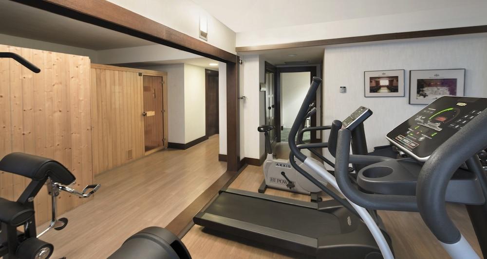 Palacio De Aviles Affiliated By Melia Ngoại thất bức ảnh A gym at a hotel