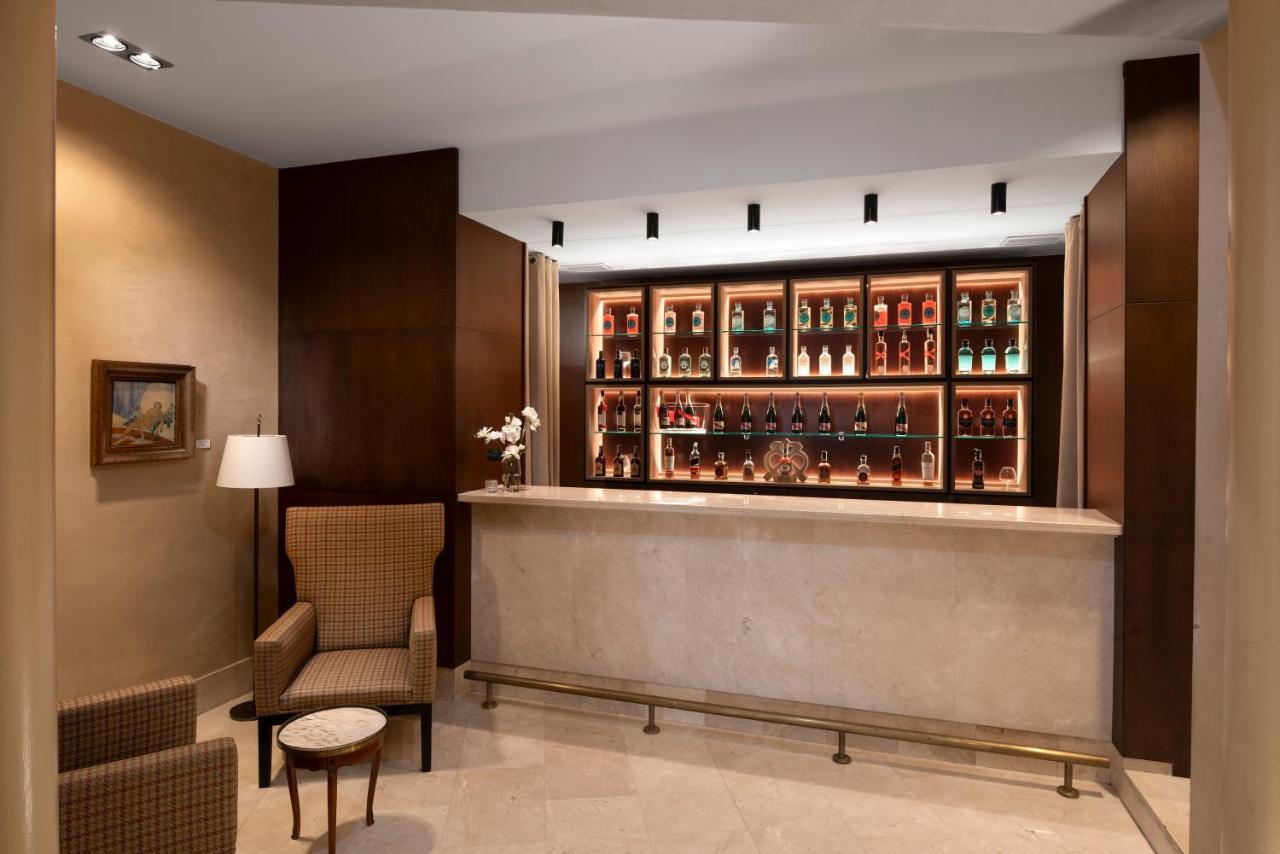 Palacio De Aviles Affiliated By Melia Ngoại thất bức ảnh A bar in a hotel