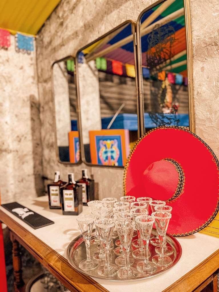 Palacio De Aviles Affiliated By Melia Nhà hàng bức ảnh The bar at the Museum of Modern Art