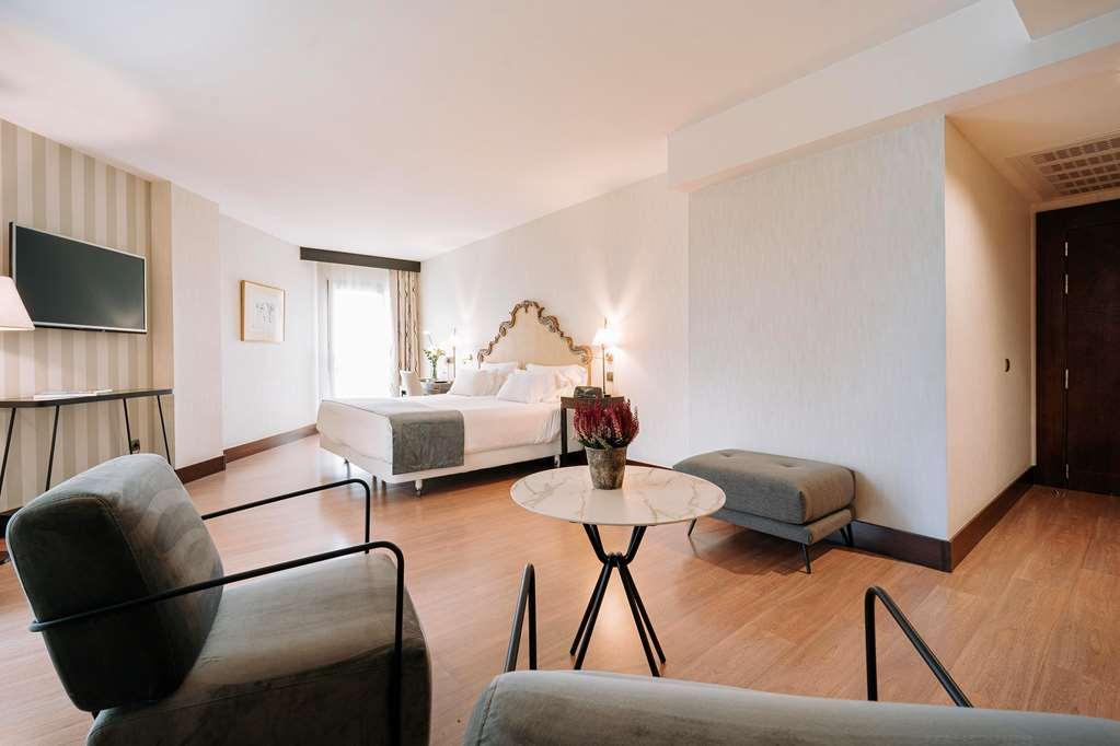 Palacio De Aviles Affiliated By Melia Phòng bức ảnh A room at the hotel