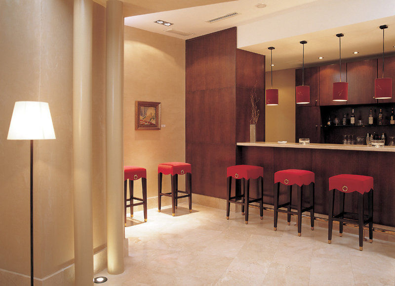 Palacio De Aviles Affiliated By Melia Nhà hàng bức ảnh A wet bar